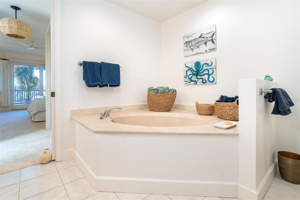 待售: $600,000 (2 贝兹, 2 浴室, 1682 平方英尺)