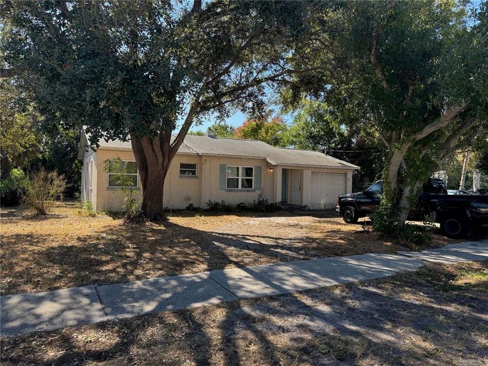 Под контрактом: $350,000 (2 спален, 1 ванн, 936 Квадратных фут)