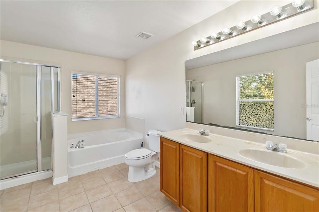 На продажу: $849,000 (5 спален, 3 ванн, 3566 Квадратных фут)