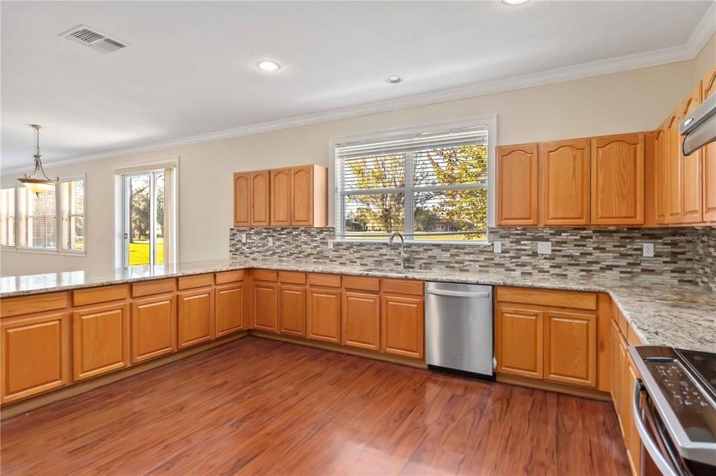 На продажу: $849,000 (5 спален, 3 ванн, 3566 Квадратных фут)