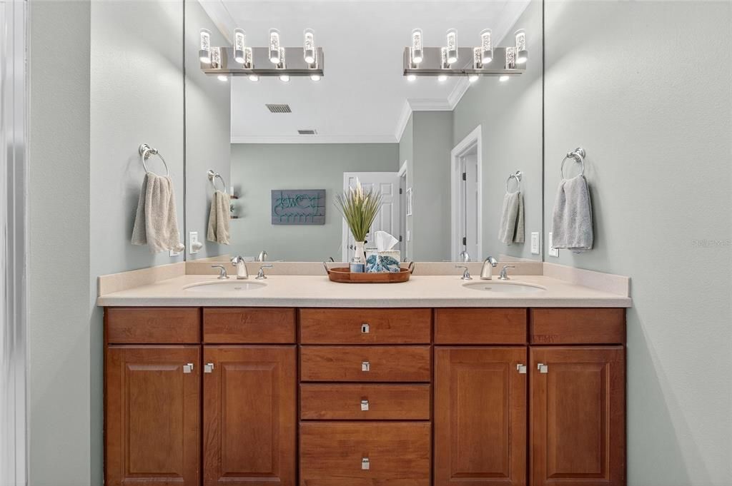 На продажу: $389,000 (3 спален, 2 ванн, 2450 Квадратных фут)