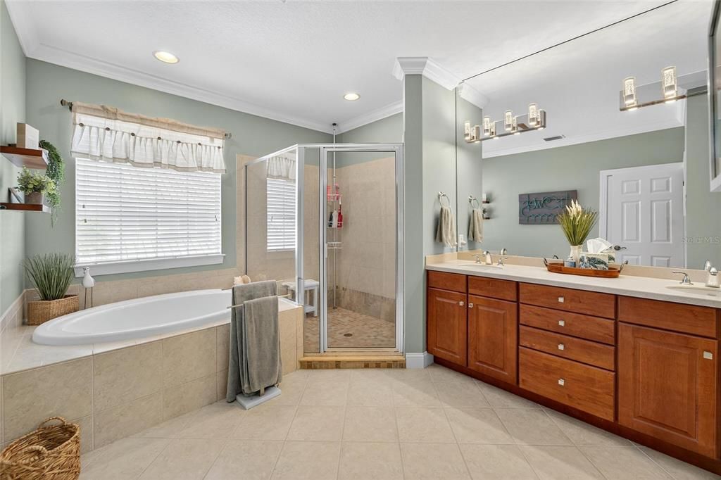 На продажу: $389,000 (3 спален, 2 ванн, 2450 Квадратных фут)