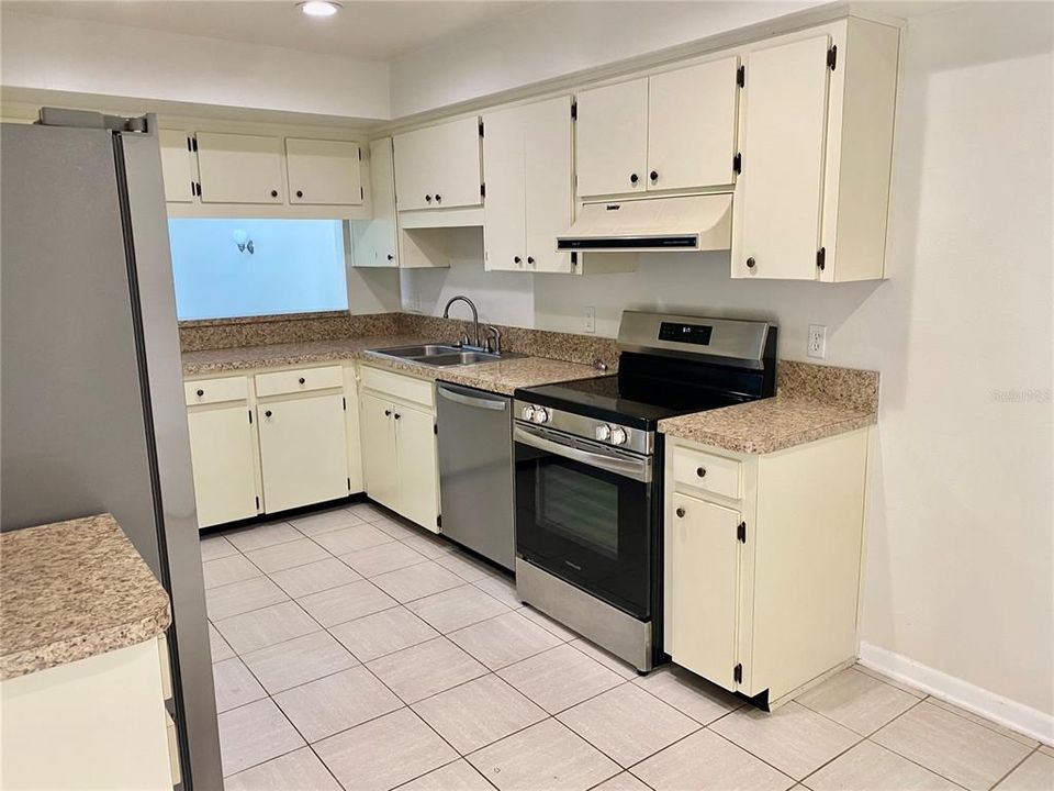 For Sale: $319,000 (3 beds, 2 baths, 1541 Square Feet)