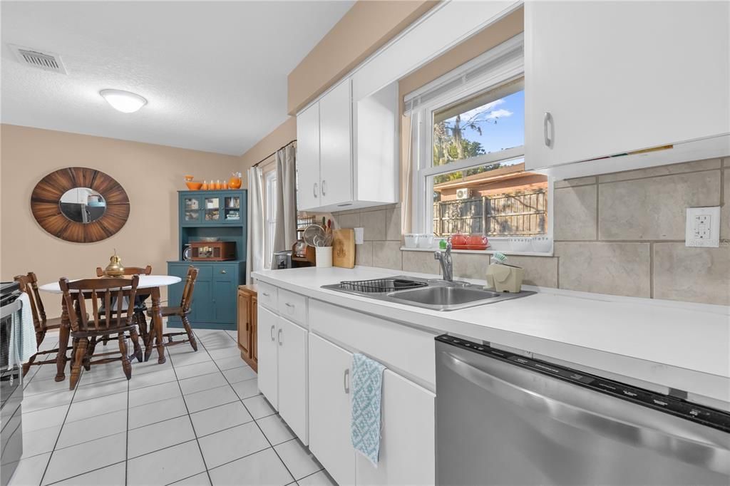 待售: $290,000 (3 贝兹, 2 浴室, 1000 平方英尺)