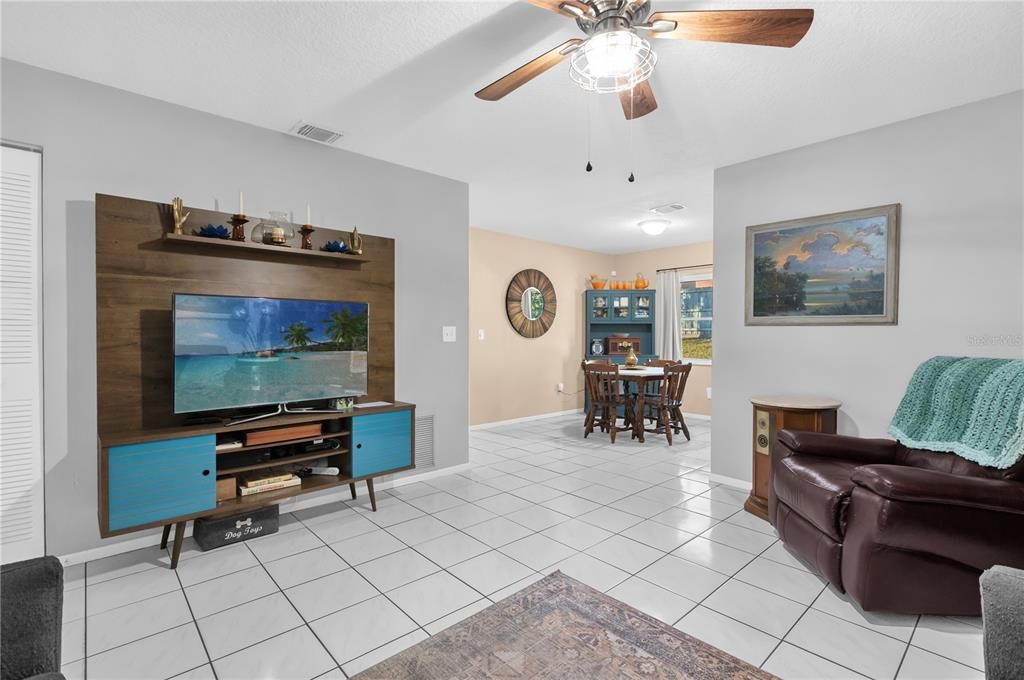 待售: $290,000 (3 贝兹, 2 浴室, 1000 平方英尺)