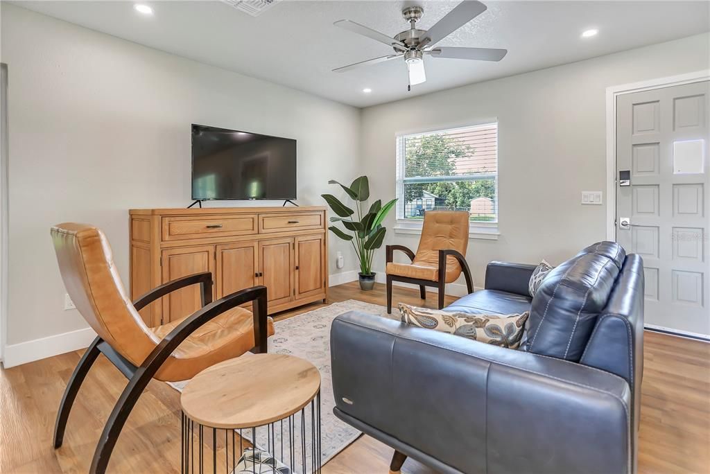 На продажу: $345,000 (3 спален, 2 ванн, 1225 Квадратных фут)