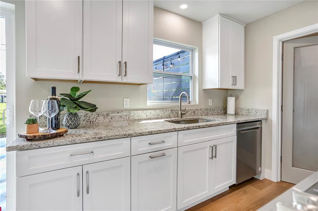 На продажу: $345,000 (3 спален, 2 ванн, 1225 Квадратных фут)