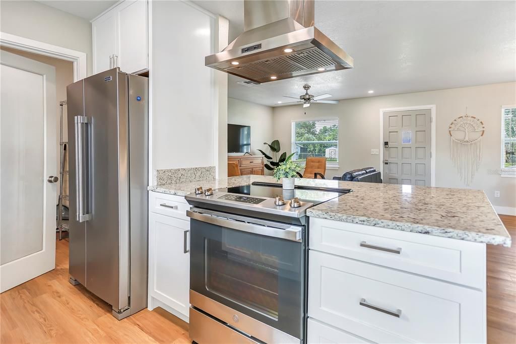 На продажу: $345,000 (3 спален, 2 ванн, 1225 Квадратных фут)