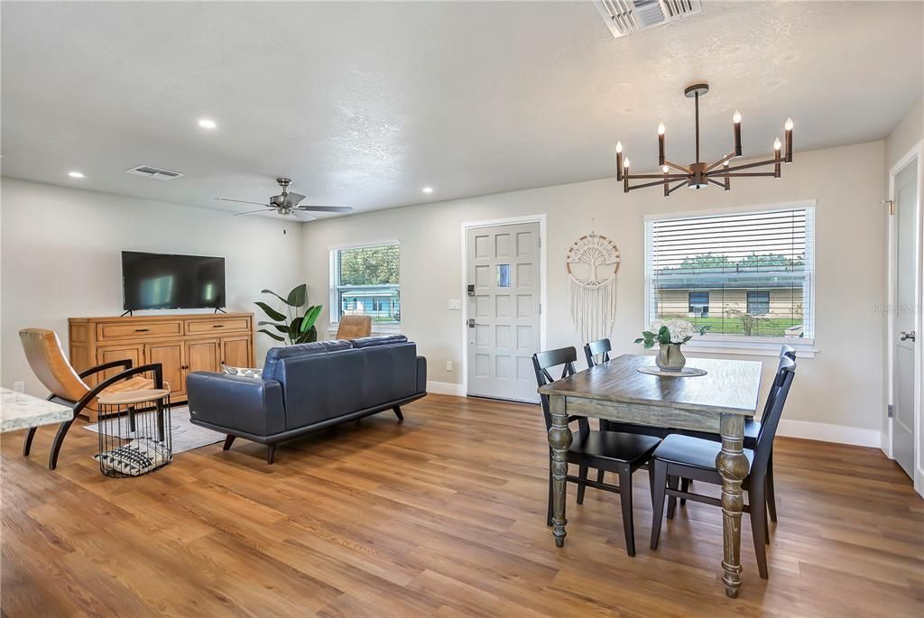 На продажу: $345,000 (3 спален, 2 ванн, 1225 Квадратных фут)