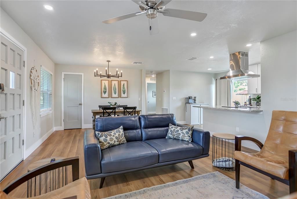 На продажу: $345,000 (3 спален, 2 ванн, 1225 Квадратных фут)