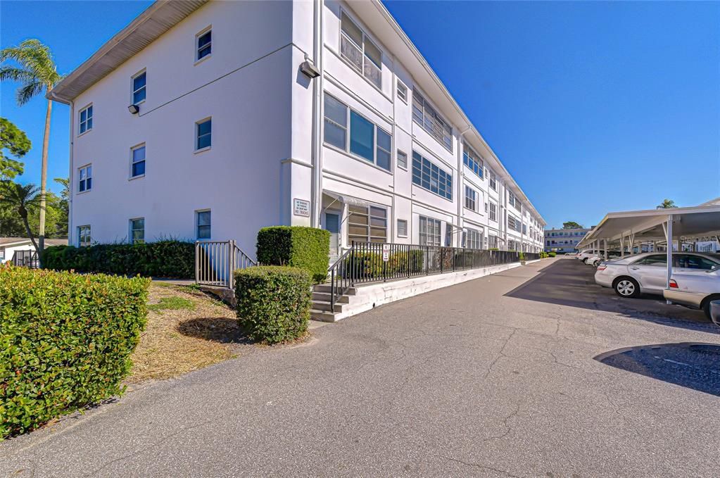 На продажу: $99,000 (2 спален, 1 ванн, 1150 Квадратных фут)