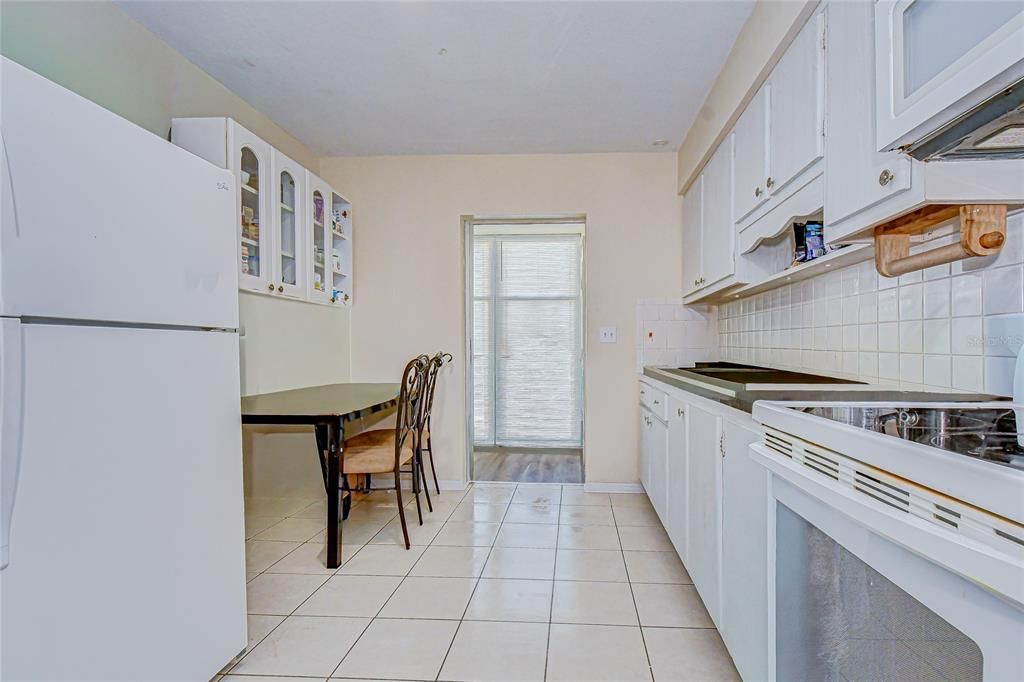 На продажу: $99,000 (2 спален, 1 ванн, 1150 Квадратных фут)