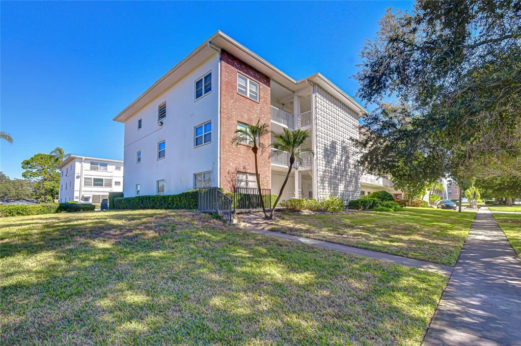 На продажу: $99,000 (2 спален, 1 ванн, 1150 Квадратных фут)