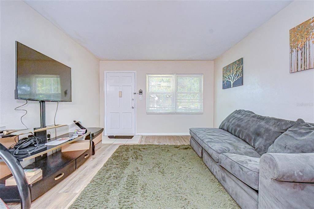 На продажу: $99,000 (2 спален, 1 ванн, 1150 Квадратных фут)