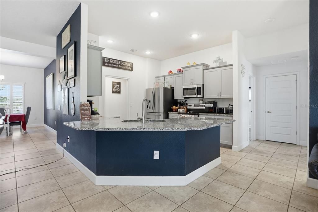 На продажу: $574,900 (4 спален, 3 ванн, 2555 Квадратных фут)