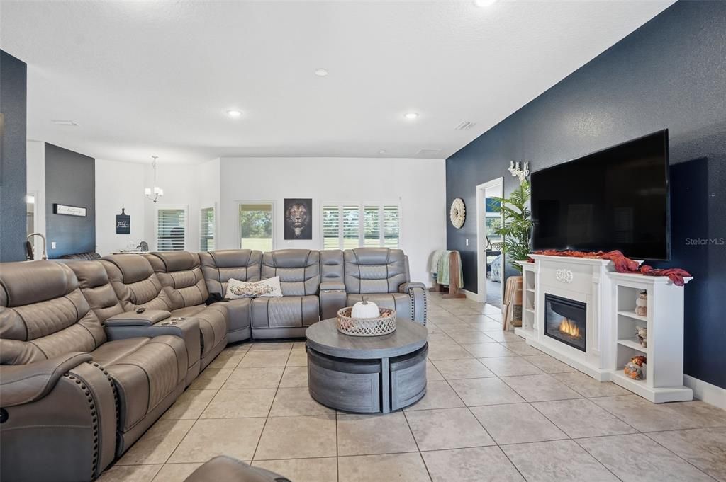 На продажу: $574,900 (4 спален, 3 ванн, 2555 Квадратных фут)