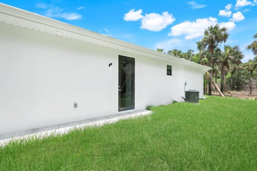 For Sale: $499,000 (4 beds, 4 baths, 1569 Square Feet)