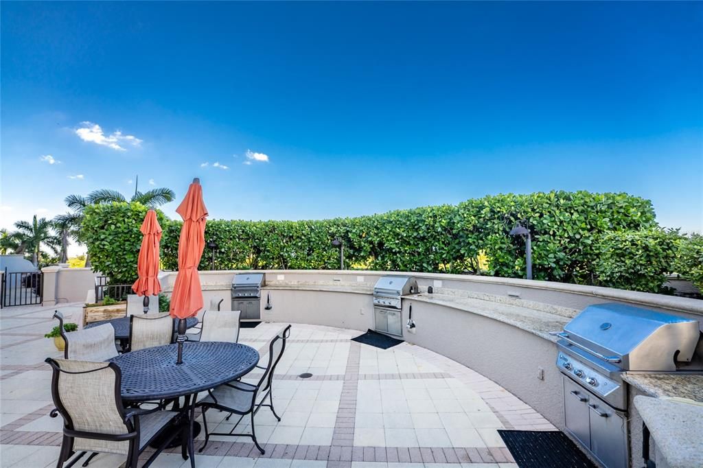 For Sale: $775,000 (3 beds, 3 baths, 2351 Square Feet)