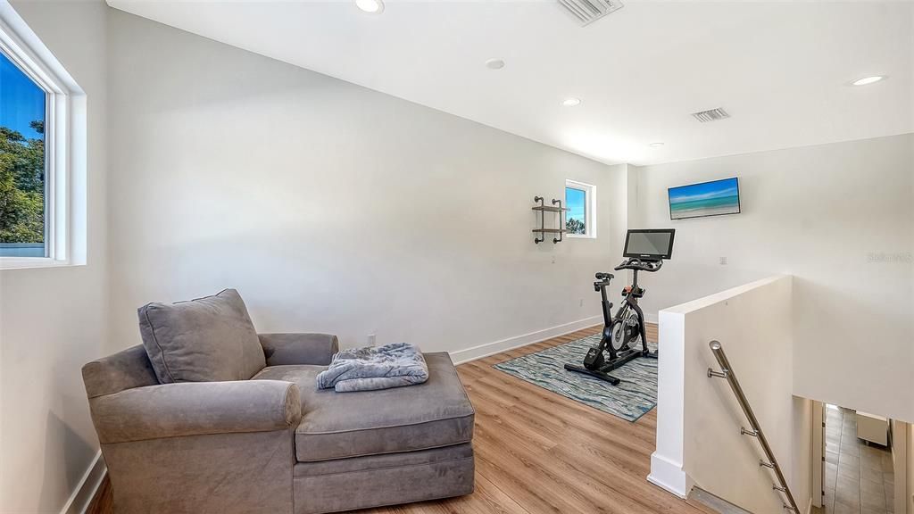 На продажу: $1,395,000 (3 спален, 2 ванн, 2332 Квадратных фут)