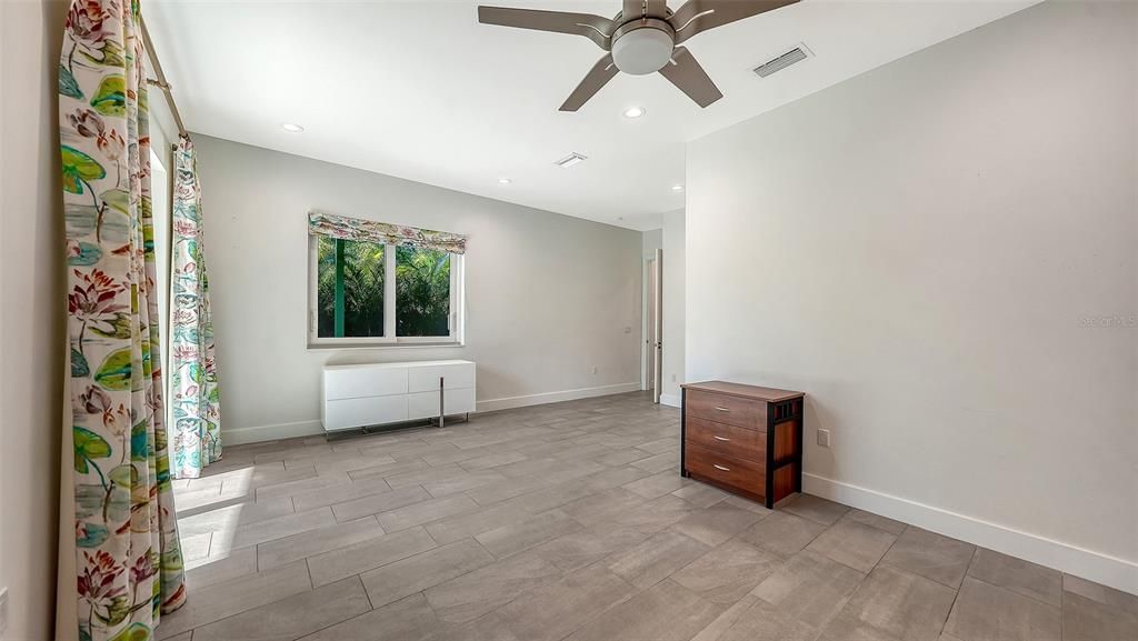 На продажу: $1,395,000 (3 спален, 2 ванн, 2332 Квадратных фут)