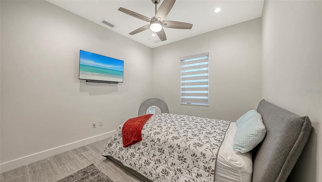 На продажу: $1,395,000 (3 спален, 2 ванн, 2332 Квадратных фут)