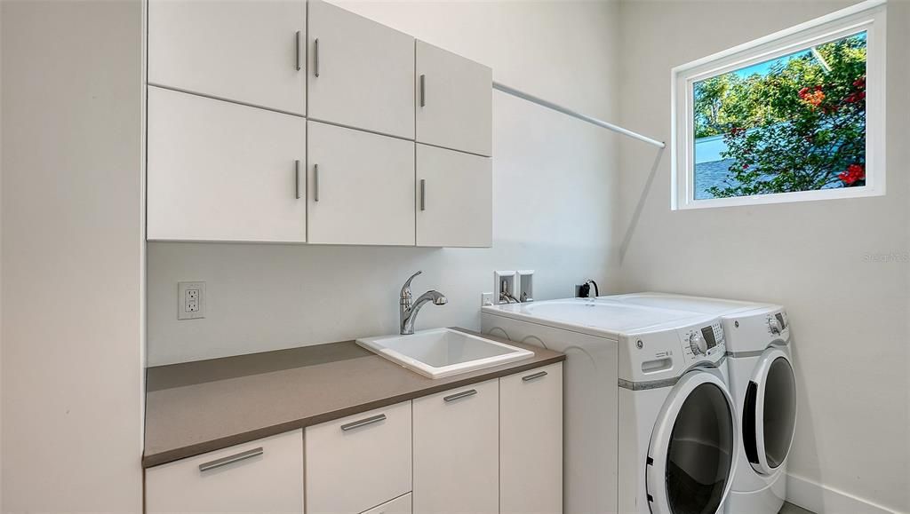 На продажу: $1,395,000 (3 спален, 2 ванн, 2332 Квадратных фут)