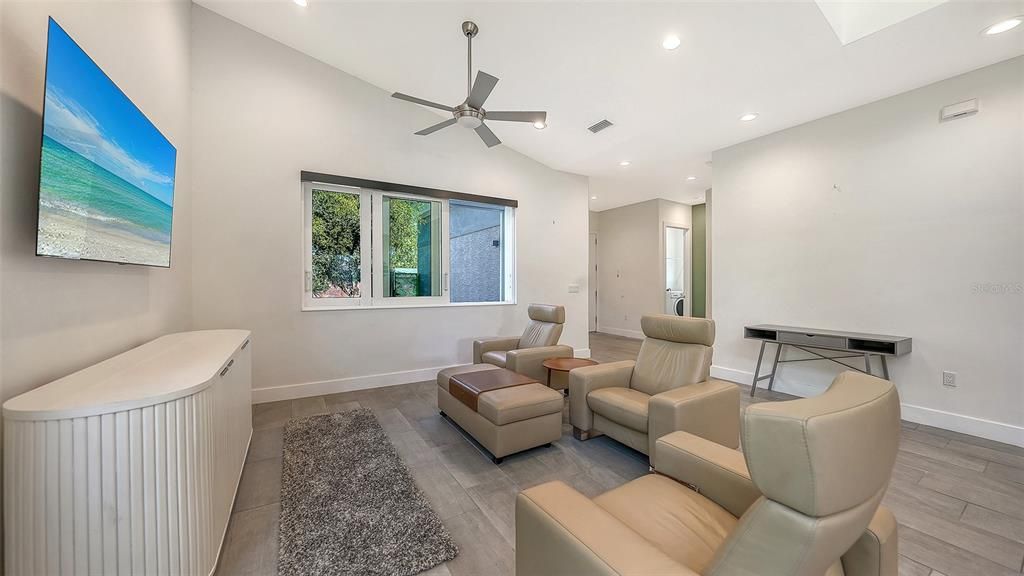 На продажу: $1,395,000 (3 спален, 2 ванн, 2332 Квадратных фут)