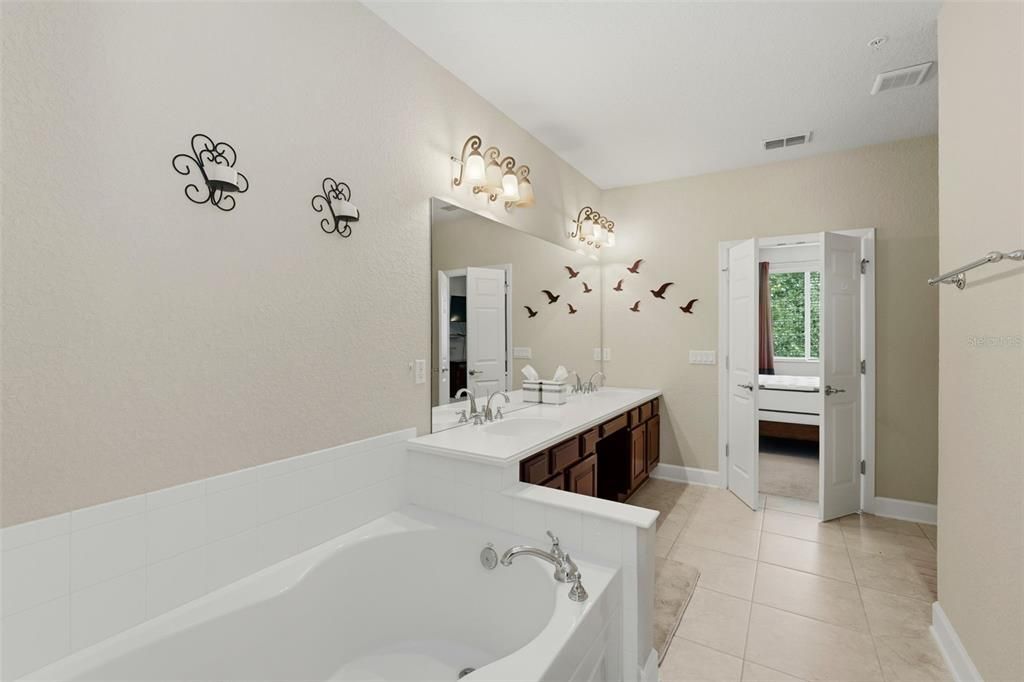 На продажу: $369,000 (3 спален, 2 ванн, 2059 Квадратных фут)