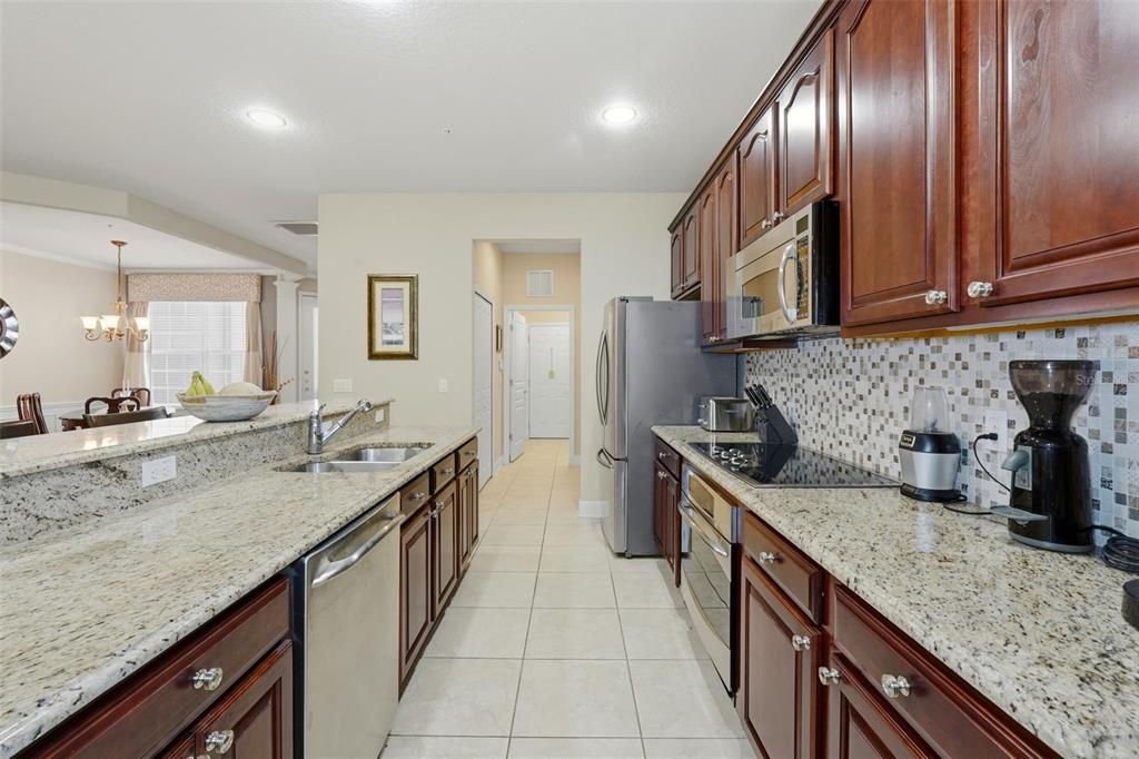 На продажу: $369,000 (3 спален, 2 ванн, 2059 Квадратных фут)