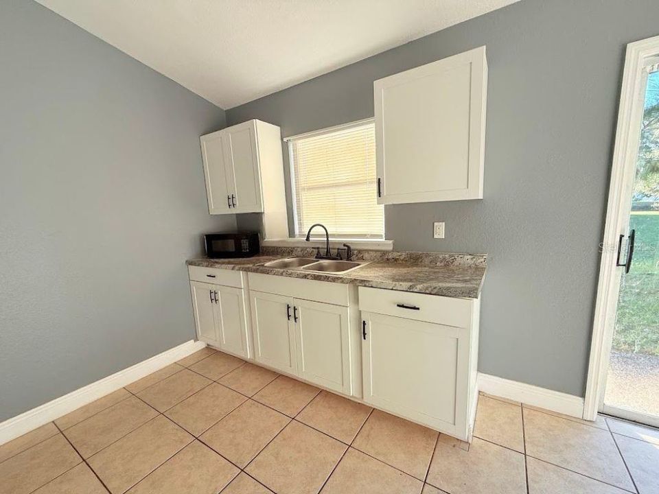 For Sale: $259,990 (3 beds, 2 baths, 1000 Square Feet)