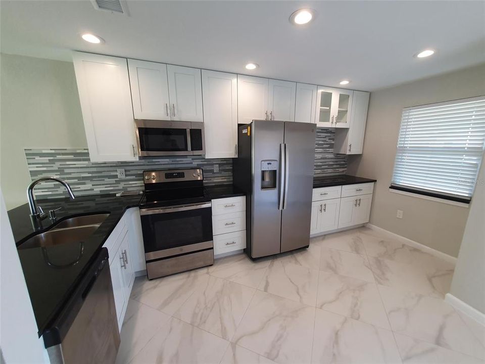 出租: $1,950 (2 贝兹, 2 浴室, 1000 平方英尺)