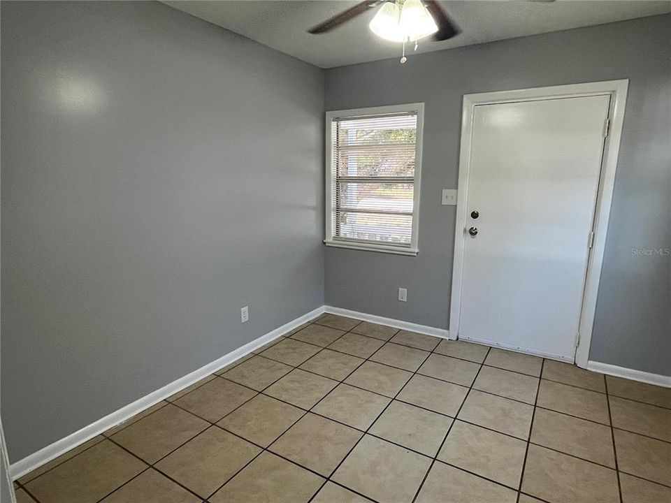 For Rent: $1,050 (1 beds, 1 baths, 480 Square Feet)