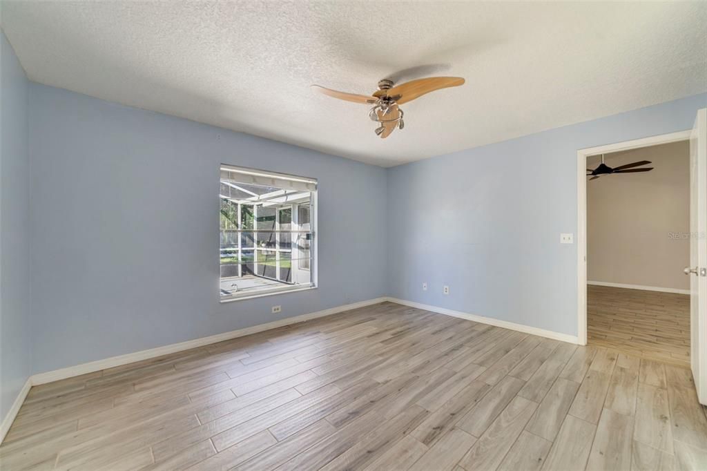 For Sale: $274,900 (2 beds, 2 baths, 1093 Square Feet)
