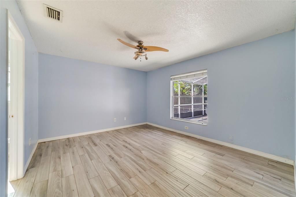 For Sale: $274,900 (2 beds, 2 baths, 1093 Square Feet)