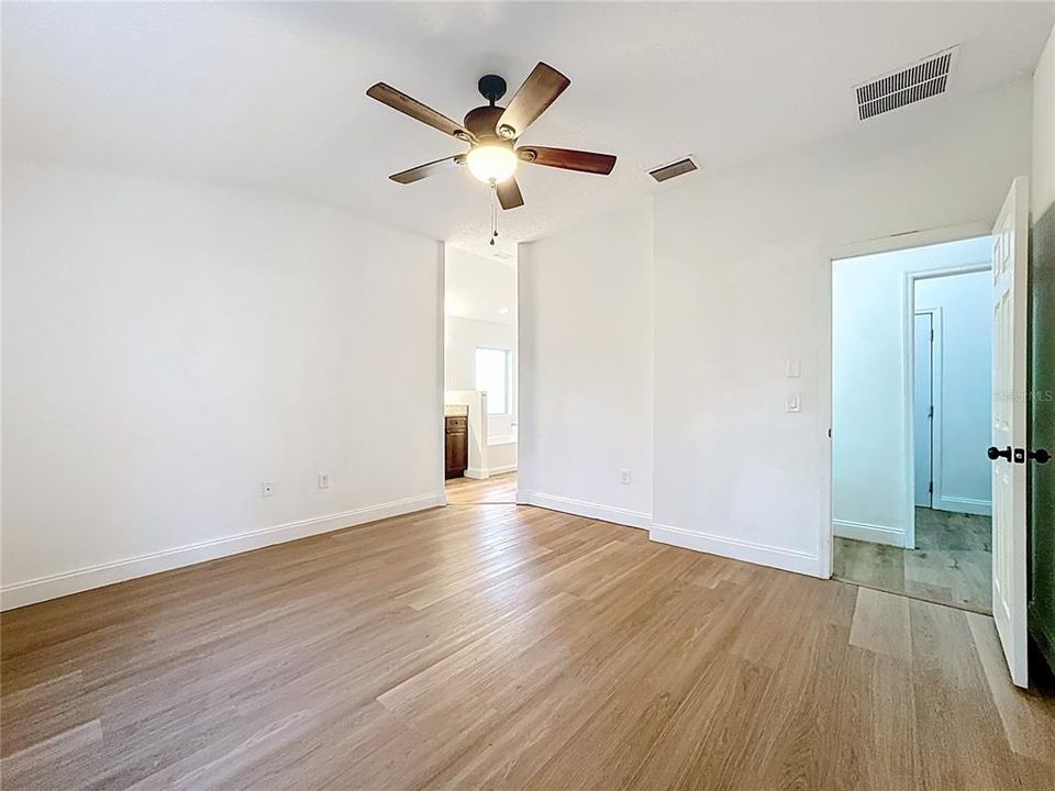 For Sale: $355,000 (4 beds, 2 baths, 1591 Square Feet)