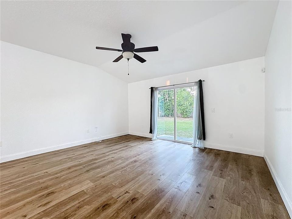 For Sale: $355,000 (4 beds, 2 baths, 1591 Square Feet)