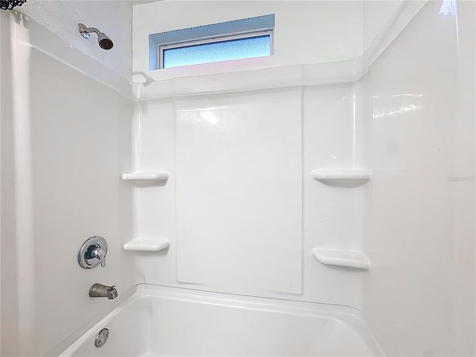 For Sale: $355,000 (4 beds, 2 baths, 1591 Square Feet)