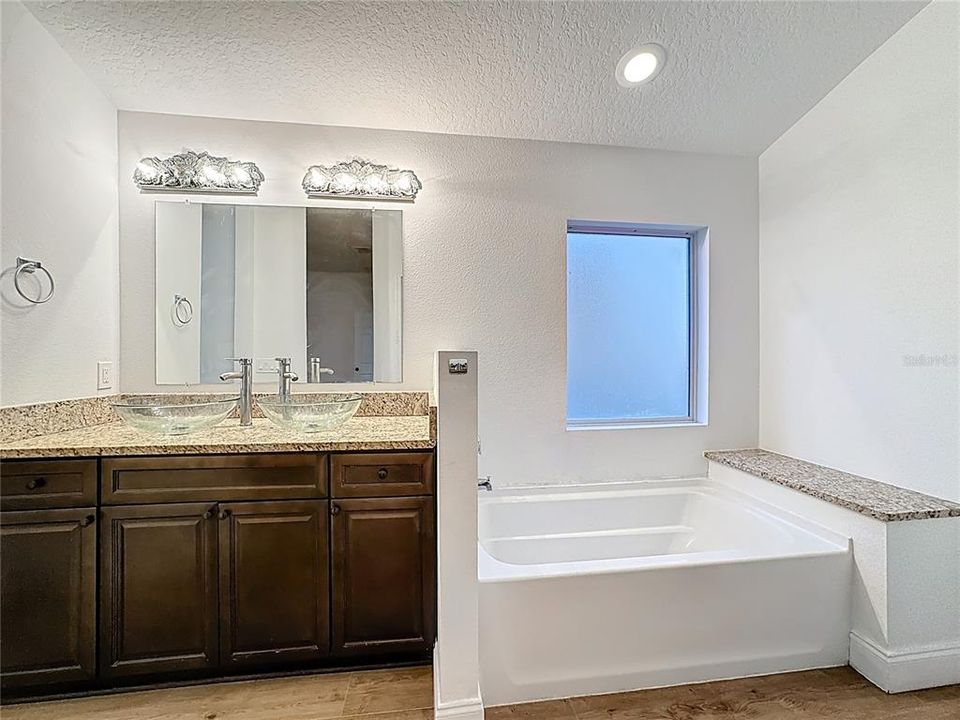 For Sale: $355,000 (4 beds, 2 baths, 1591 Square Feet)