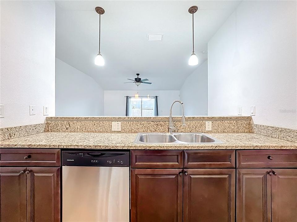 For Sale: $355,000 (4 beds, 2 baths, 1591 Square Feet)