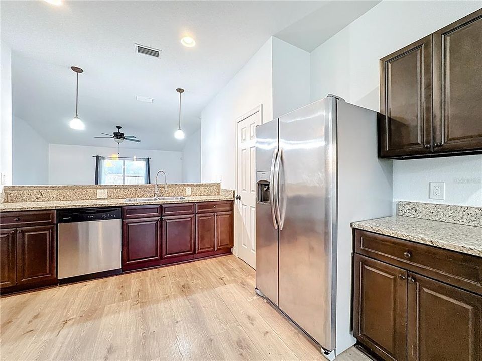 For Sale: $355,000 (4 beds, 2 baths, 1591 Square Feet)