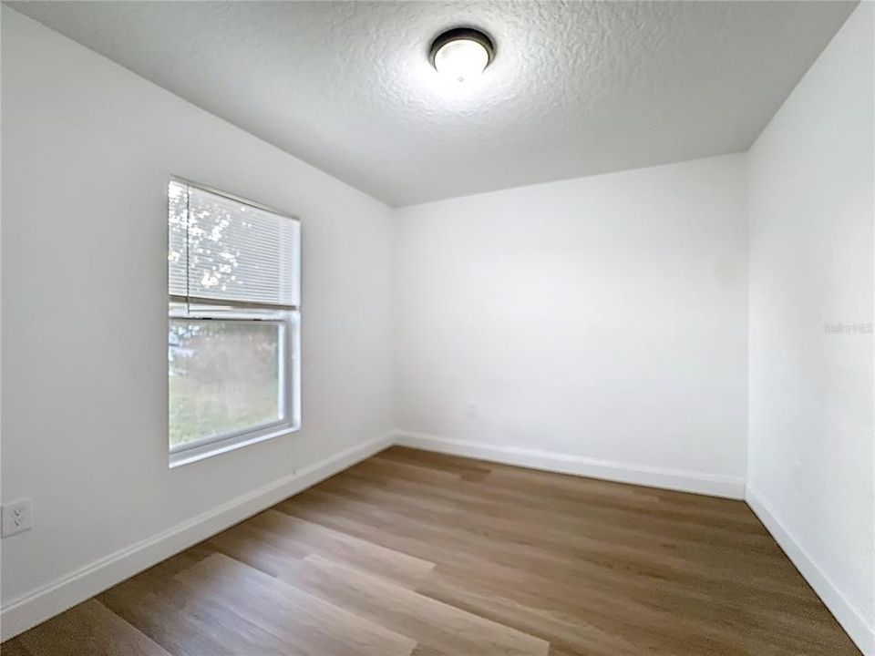 For Sale: $355,000 (4 beds, 2 baths, 1591 Square Feet)