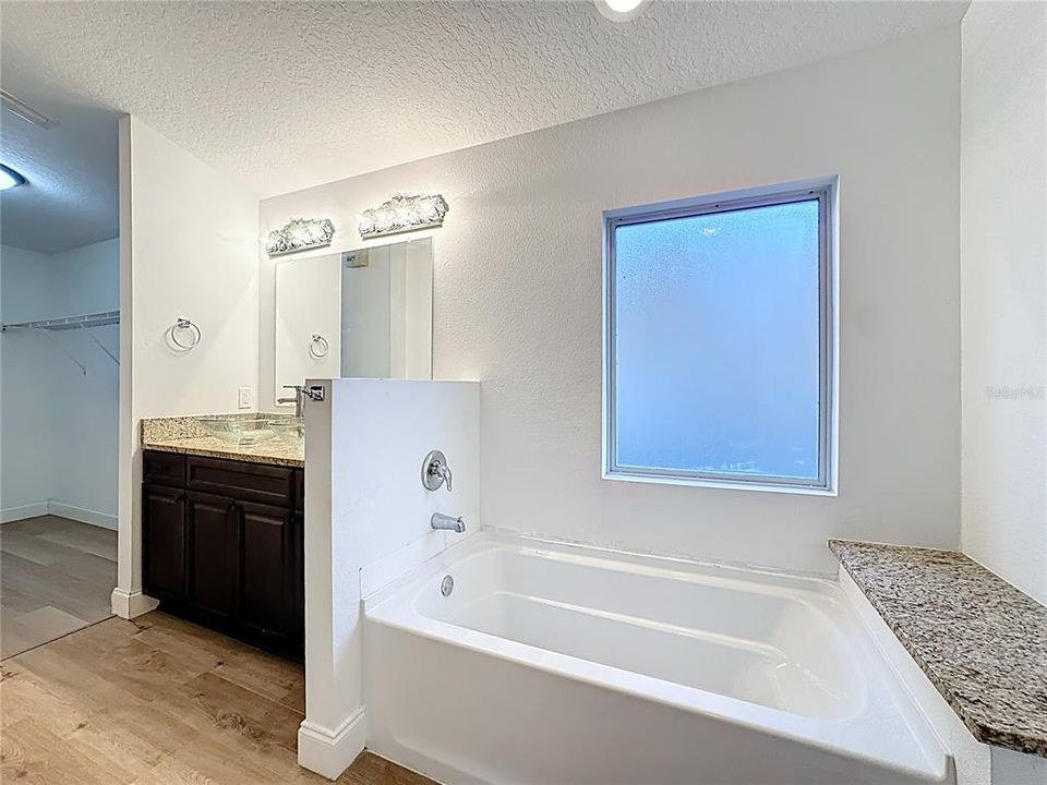 For Sale: $355,000 (4 beds, 2 baths, 1591 Square Feet)