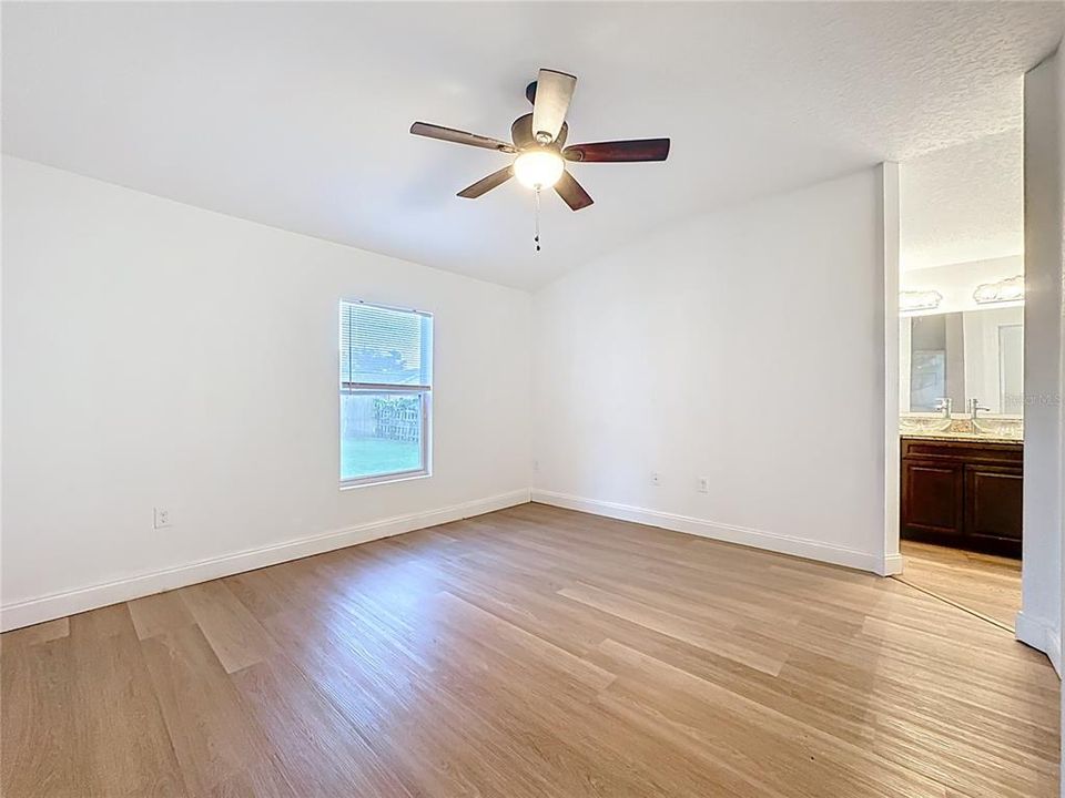 For Sale: $355,000 (4 beds, 2 baths, 1591 Square Feet)