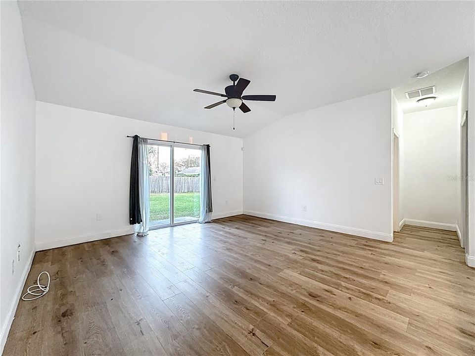 For Sale: $355,000 (4 beds, 2 baths, 1591 Square Feet)