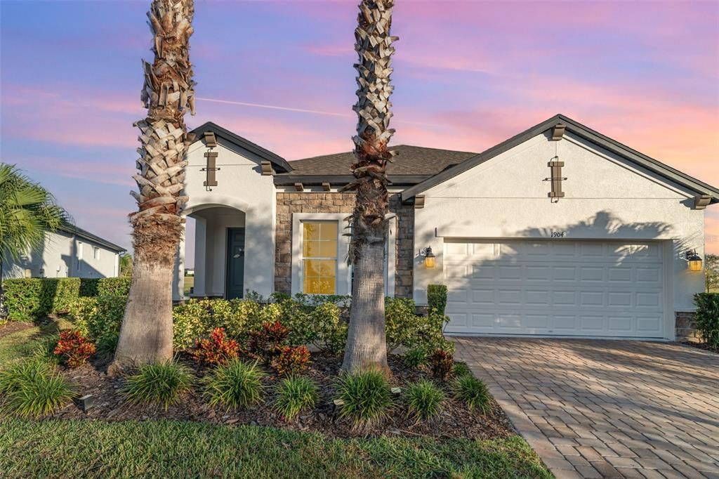 For Sale: $549,900 (4 beds, 3 baths, 2139 Square Feet)