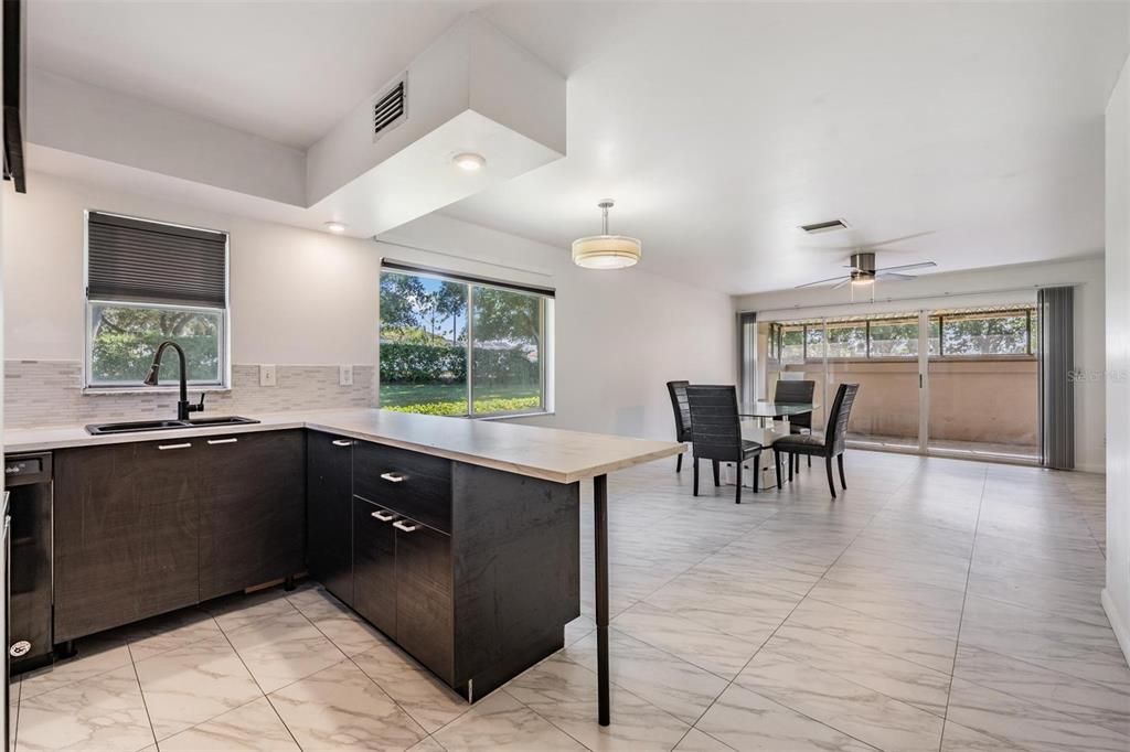 For Sale: $184,000 (1 beds, 1 baths, 825 Square Feet)