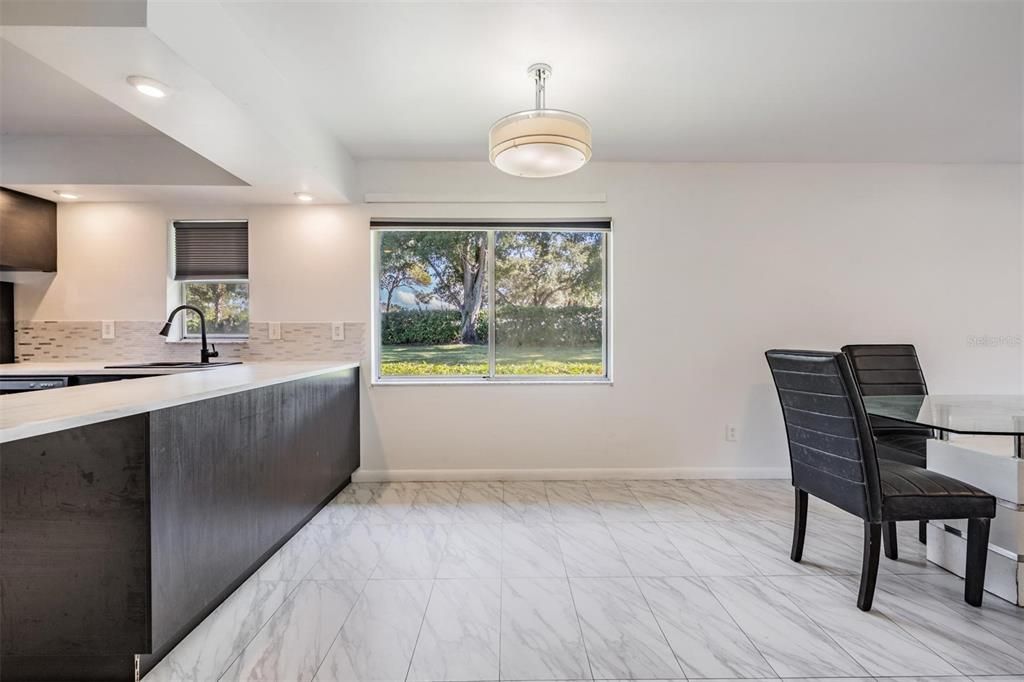 For Sale: $184,000 (1 beds, 1 baths, 825 Square Feet)