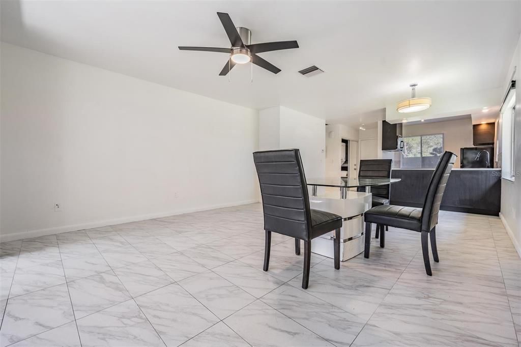 For Sale: $184,000 (1 beds, 1 baths, 825 Square Feet)