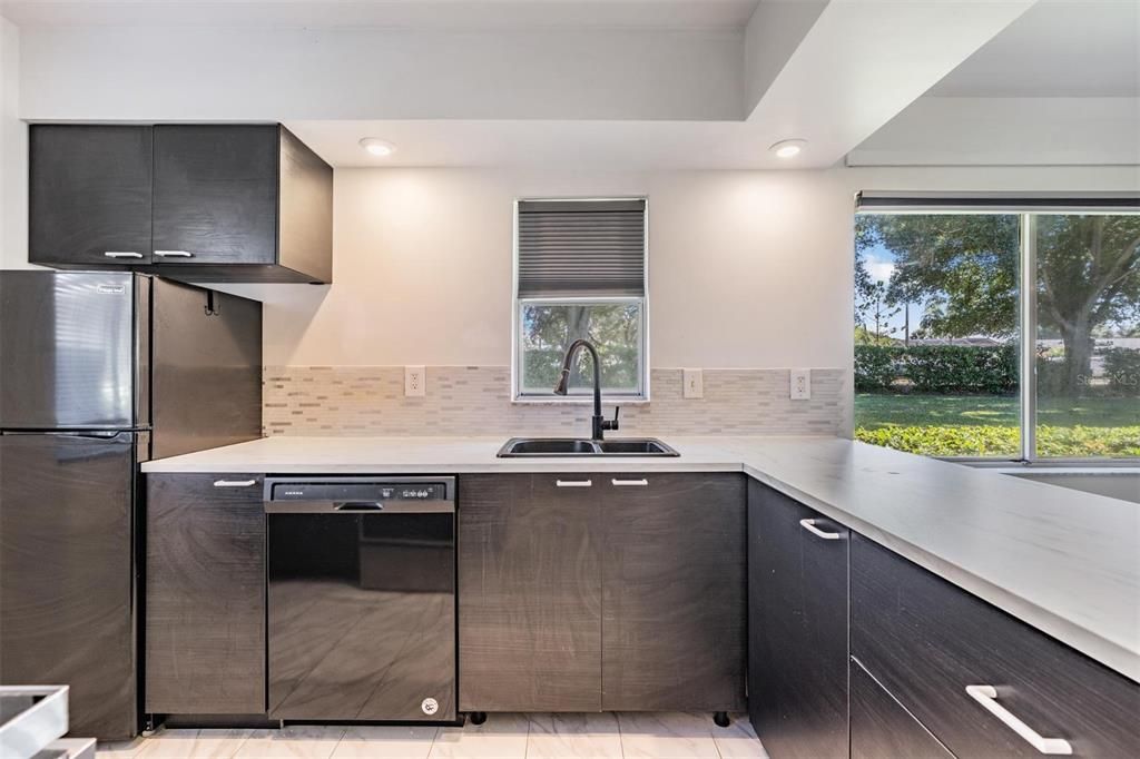 For Sale: $184,000 (1 beds, 1 baths, 825 Square Feet)