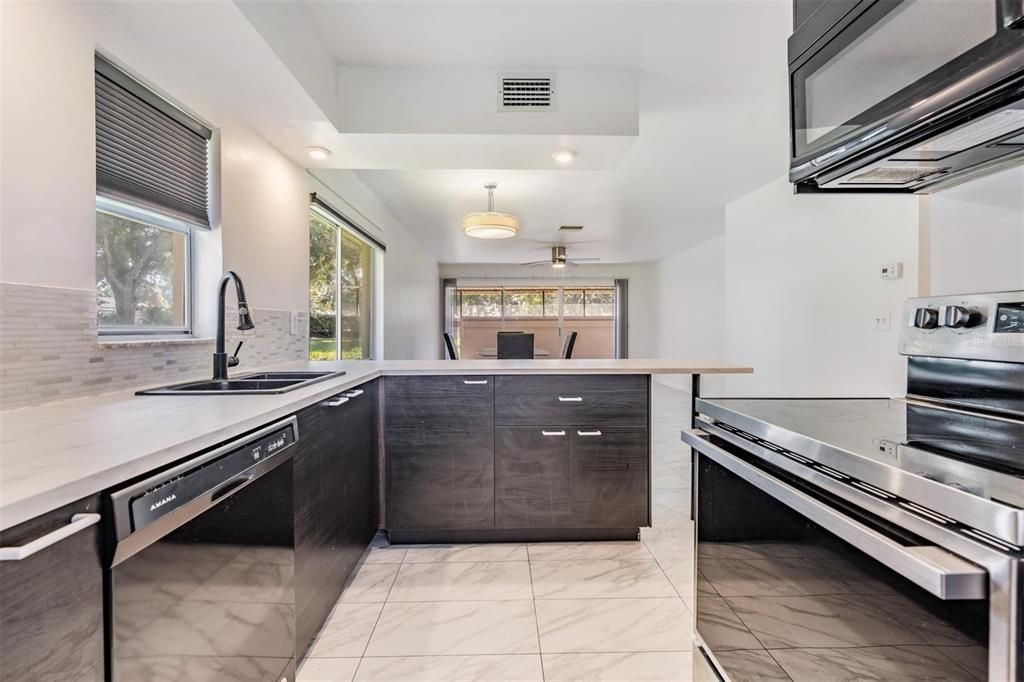 For Sale: $184,000 (1 beds, 1 baths, 825 Square Feet)